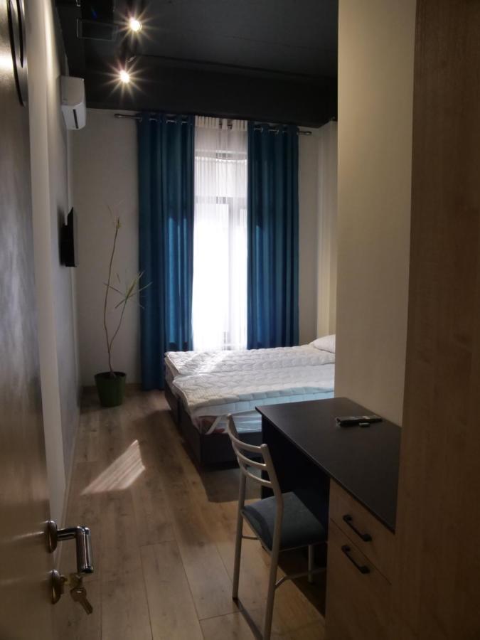 Muras Hostel Bishkek Bagian luar foto